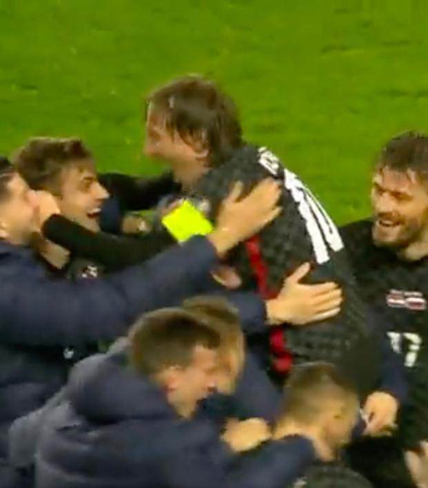 1636946541861032299.jpg 44.jpg