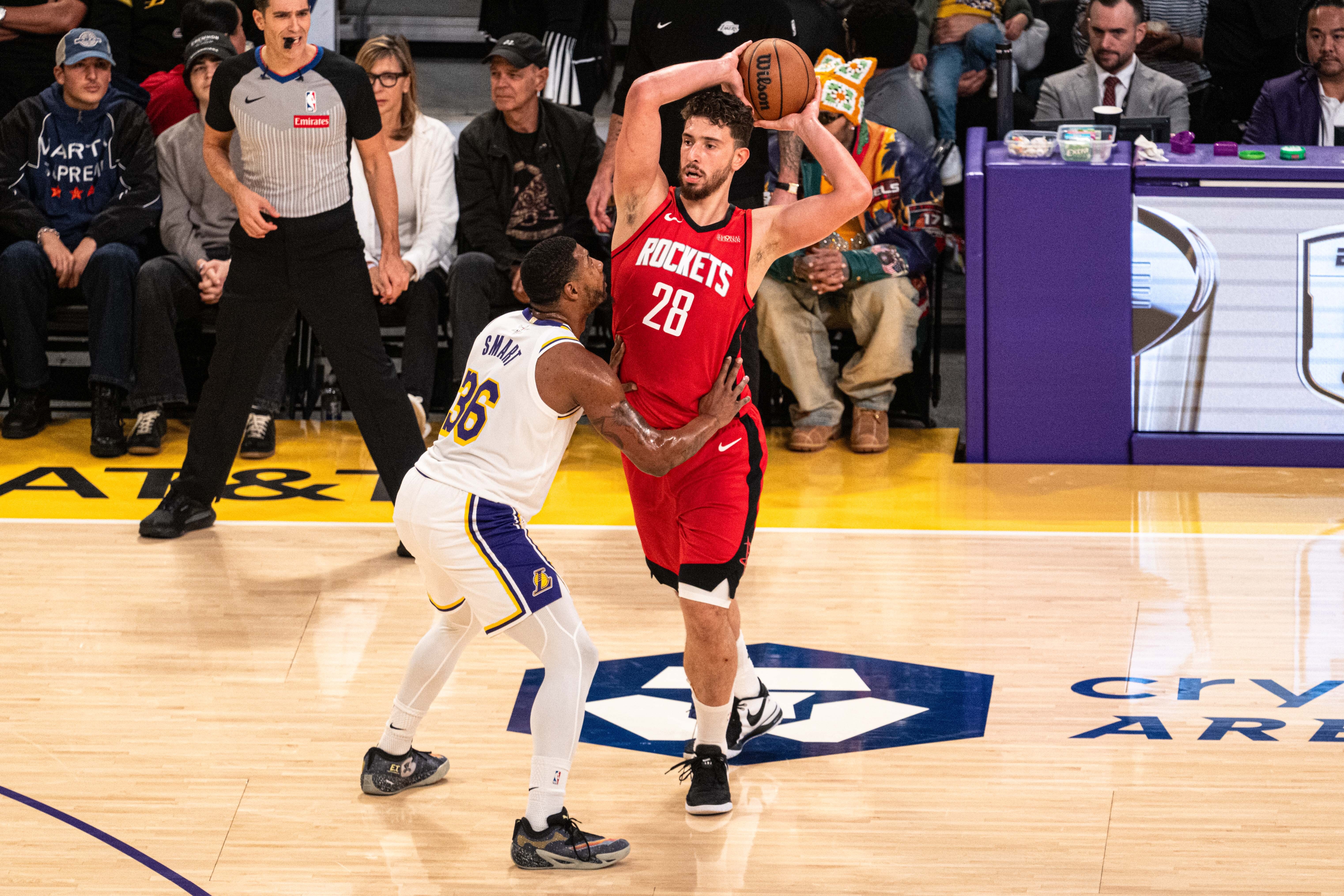 华体会官网-A·史密斯：湖人留在第3打狼队太难了 不如掉到第4打没控卫的火箭