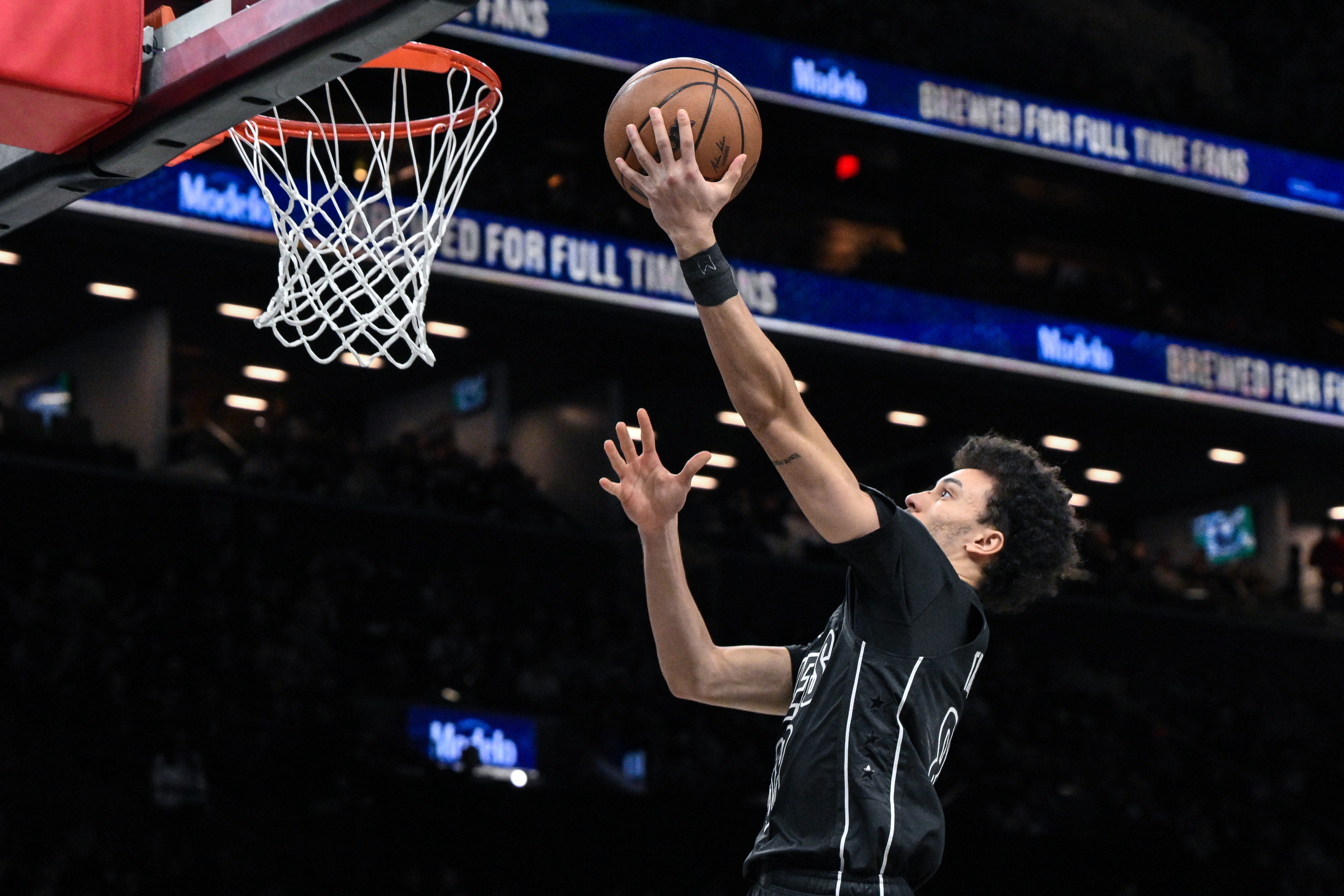 华体会官网-末节独得10分！特拉奥雷18中7拿23分7助 三分11中5